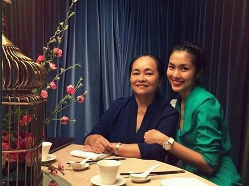 Nữ diễn viên phim Bỗng dưng muốn khóc cho biết, mẹ là người cô yêu nhất trên cuộc đời này. Ảnh: FBNV.