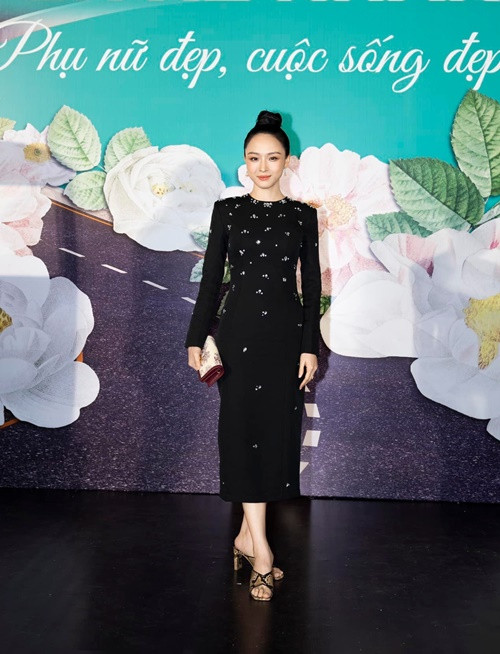 Người đẹp thi thoảng nhận quảng cáo cho các sản phẩm, thương hiệu.