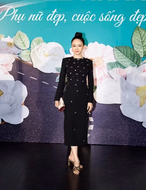 Người đẹp thi thoảng nhận quảng cáo cho các sản phẩm, thương hiệu.