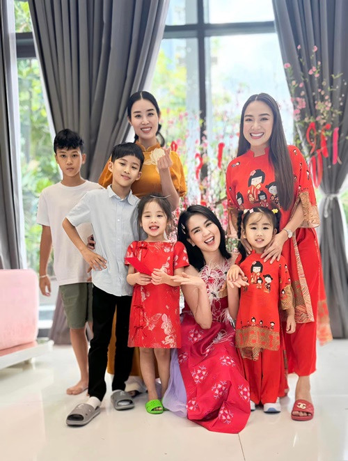 Ngọc Trinh cố gắng lấy lại tinh thần. Bác sĩ Cao Hữu Thịnh - bạn thân của Ngọc Trinh tiết lộ tâm lý cô chưa ổn định, bị mất ngủ sau quãng thời gian vướng lao lý.