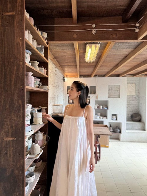 Ngọc Trinh trông khá gầy gò sau khi hưởng án treo. Thuý Kiều - trợ lý của Ngọc Trinh cho biết, nữ người mẫu đang cố gắng tăng cân.