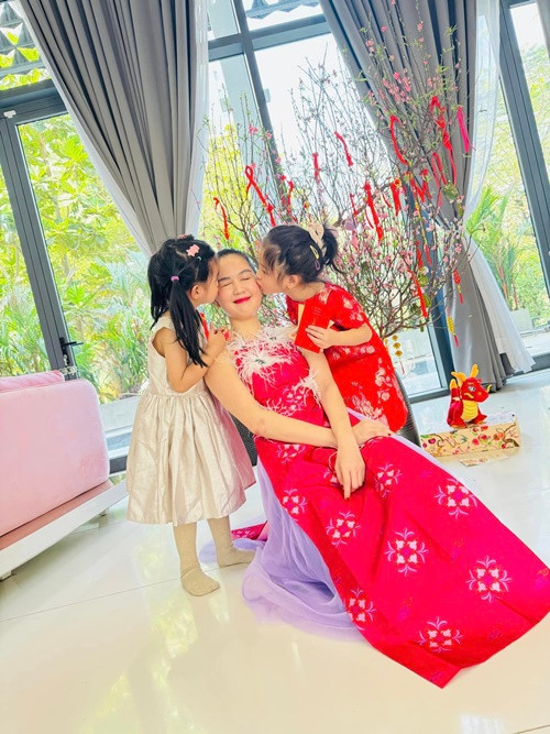 Ngọc Trinh đón Tết bình yên bên gia đình.