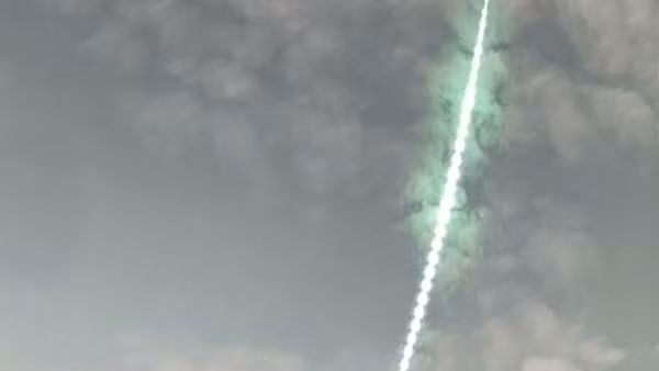 Hiện tượng lạ xuất hiện trên bầu trời Nhật Bản - Hình 2 Hien tuong la xuat hien tren bau troi Nhat Ban-Hinh-2