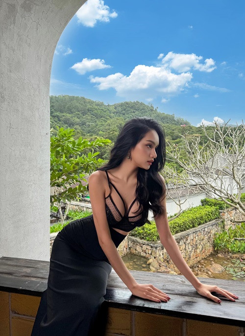 Hương Giang có số đo ba vòng quyến rũ. Ảnh: FBNV.