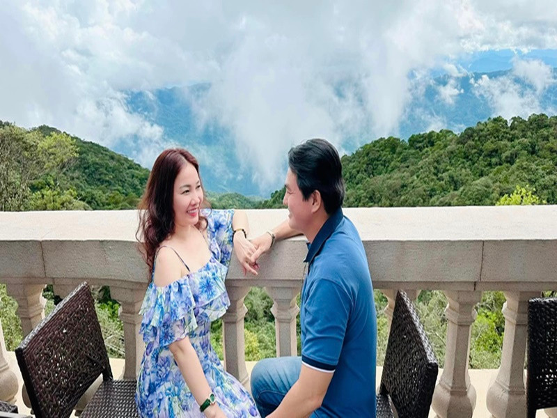 Trúc Trương là hậu phương vững chắc của Cao Minh Đạt. Cô giỏi quán xuyến gia đình, đảm đang, đặc biệt nấu ăn rất ngon.