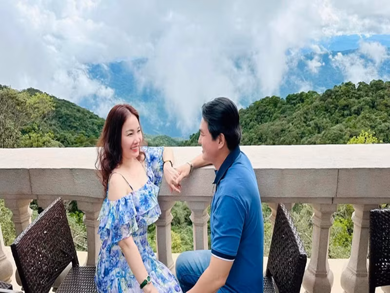 Trúc Trương là hậu phương vững chắc của Cao Minh Đạt. Cô giỏi quán xuyến gia đình, đảm đang, đặc biệt nấu ăn rất ngon.