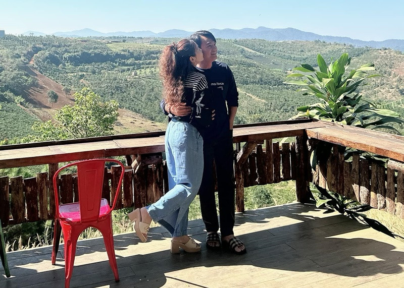 Cặp đôi tình tứ trong các chuyến du lịch.