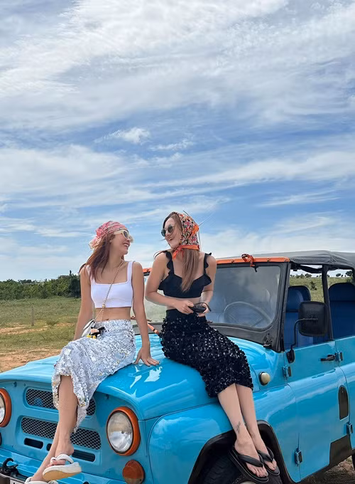 Yến Trang - em gái của Yến Nhi được người hâm mộ ca ngợi là nữ hoàng gợi cảm trong showbiz Việt. Ảnh: FBNV.