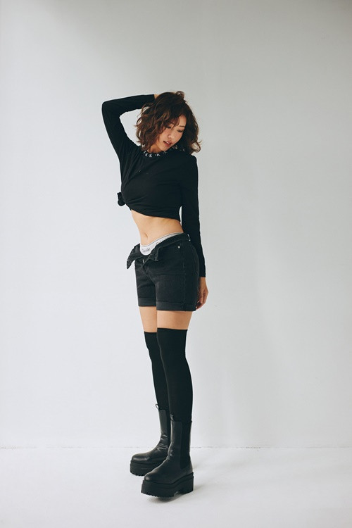 Min cao 1m65, nặng 53 kg. Cô được nhiều người nhận xét ngày càng trẻ trung, gợi cảm.