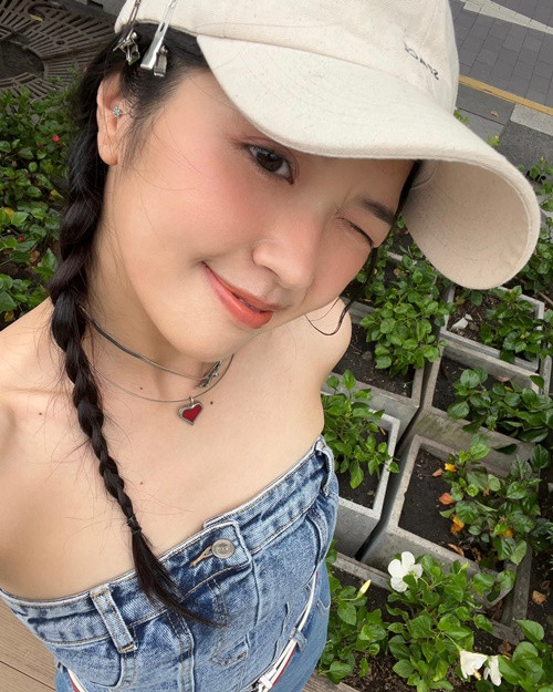 Suni Hạ Linh có nhiều bài hát đạt lượt xem “khủng” trên Youtube như Cứ chill thôi (106 triệu view), Không sao mà em đây rồi (84 triệu view).