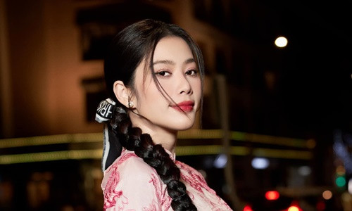 Nam Em livestream “boc tran” showbiz, noi dai thanh noi dai!