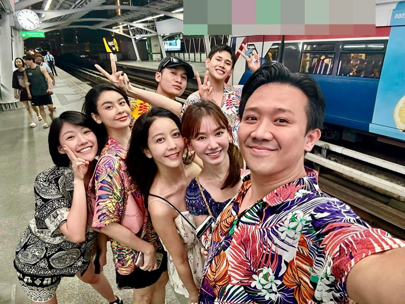 Trương Quỳnh Anh khẳng định, trong mối quan hệ với Trấn Thành cũng như nhiều người bạn khác, cô chưa bao giờ nghĩ sẽ chơi để được cái gì đó. “Nếu tôi chơi với vợ chồng Trấn Thành- Hari Won mà có mục đích, ban đầu có thể không có gì nhưng sau một thời gian họ sẽ nhìn ra ngay”, Trương Quỳnh Anh nói.