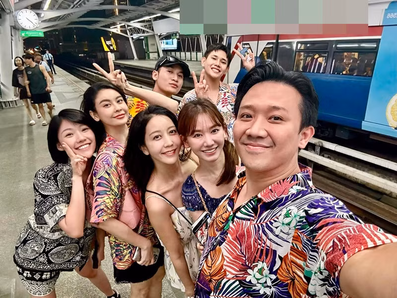 Trương Quỳnh Anh khẳng định, trong mối quan hệ với Trấn Thành cũng như nhiều người bạn khác, cô chưa bao giờ nghĩ sẽ chơi để được cái gì đó. “Nếu tôi chơi với vợ chồng Trấn Thành- Hari Won mà có mục đích, ban đầu có thể không có gì nhưng sau một thời gian họ sẽ nhìn ra ngay”, Trương Quỳnh Anh nói.