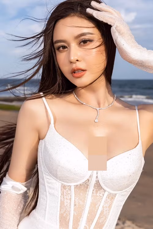 Trương Quỳnh Anh có đường tình duyên trắc trở. Cô công khai ly hôn năm 2018.