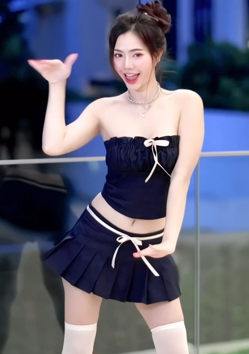 Nữ DJ chăm đăng tải clip nhảy gợi cảm trên các nền tảng mạng xã hội.