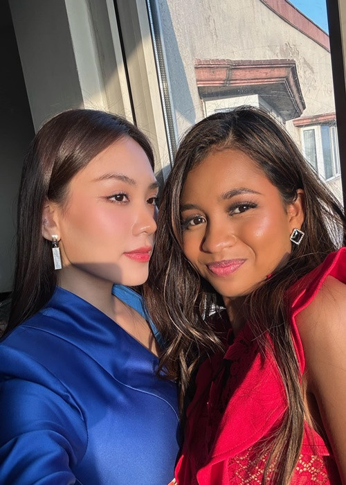 Mai Phương ghi điểm bởi sự thân thiện. Trên trang cá nhân, cô chia sẻ nhiều hình ảnh, video giao lưu với các thí sinh khác.