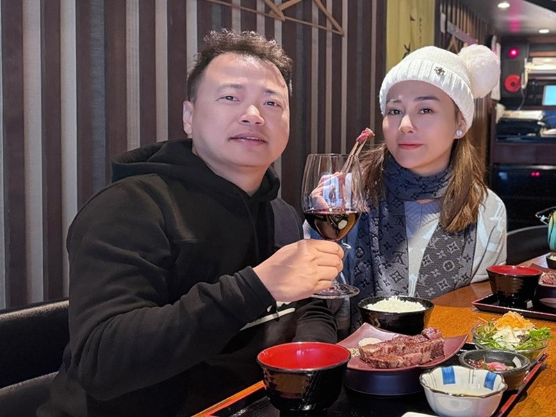 Trước khi mang thai, Phương Oanh du lịch nhiều nơi cùng Shark Bình.