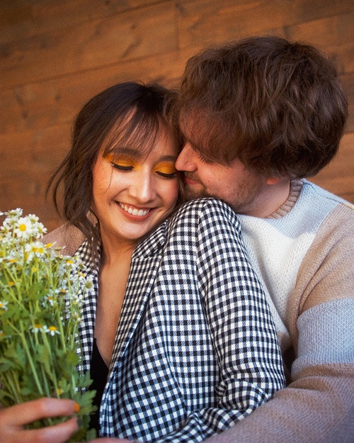 Con gái của nhạc sĩ Anh Quân gặp gỡ chồng vào năm 2016 khi cả hai tham gia ban nhạc sinh viên Lands.