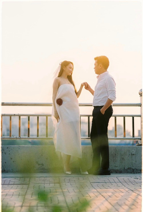 Nhã Phương còn chia sẻ, cô cảm thấy may mắn, thấy mình sướng vì mọi thứ đã có Trường Giang lo. Ảnh: FBNV.