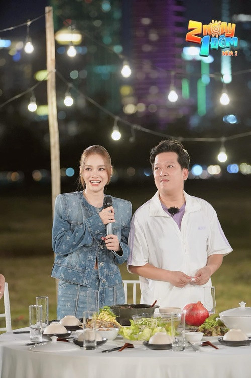 Vợ chồng Trường Giang có hai con chung: đủ nếp, đủ tẻ. Ảnh: FBNV.