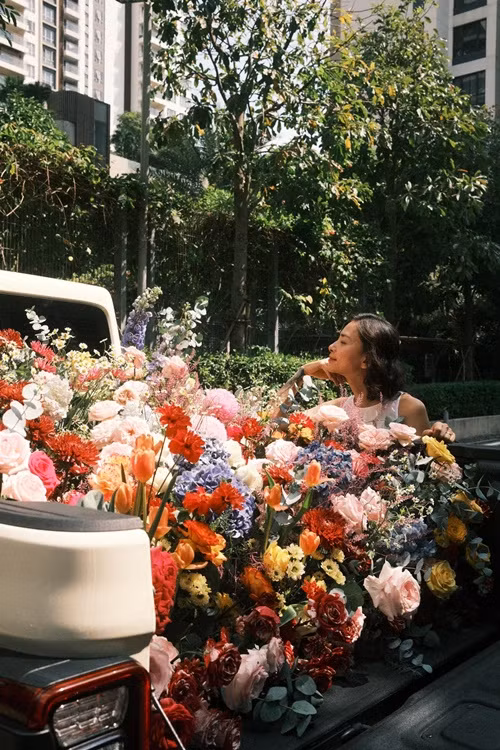 Nàng "đả nữ" của màn ảnh Việt thường xuyên nhận hoa tươi từ chồng mỗi dịp kỷ niệm, sinh nhật.