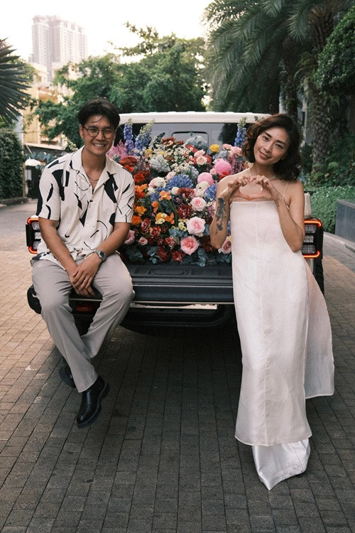 "Vợ cười tươi là chồng rất hạnh phúc", Huy Trần chia sẻ.