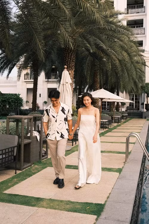 Vợ chồng Ngô Thanh Vân sánh đôi tình tứ trong buổi tiệc sinh nhật được tổ chức tại một khách sạn.