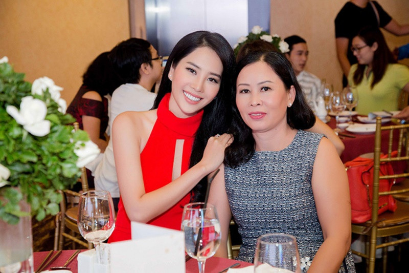 Bố mẹ ly hôn, anh trai và Nam Anh - chị gái song sinh của Nam Em ở với mẹ còn Nam Em sống với bố ở nhà nội. Ảnh: Đời Sống Pháp Luật.