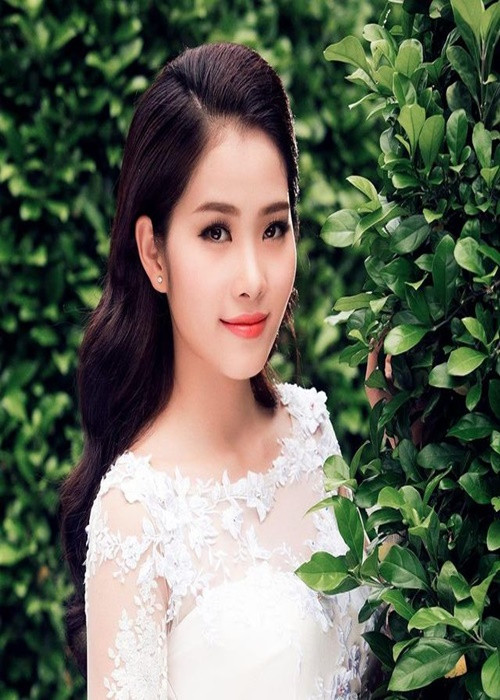 "Bà Tám ơi, con xin lỗi bà Tám vì cả cuộc đời sinh ra con nhưng con chỉ gọi bà là bà Tám. Không phải con không có tình cảm với bà Tám mà chúng ta có khoảng cách quá, từ nay con sẽ học cách gọi bà Tám là mẹ", Nam Em chia sẻ trong chương trình Đối mặt cảm xúc. Ảnh: FBNV.