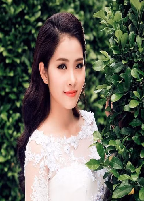 "Bà Tám ơi, con xin lỗi bà Tám vì cả cuộc đời sinh ra con nhưng con chỉ gọi bà là bà Tám. Không phải con không có tình cảm với bà Tám mà chúng ta có khoảng cách quá, từ nay con sẽ học cách gọi bà Tám là mẹ", Nam Em chia sẻ trong chương trình Đối mặt cảm xúc. Ảnh: FBNV.