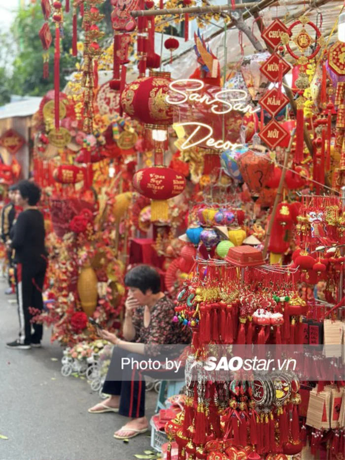 Những mặt hàng trang trí dao động từ 50.000 - 300.000 đồng/sản phẩm tùy kích cỡ và rất đa dạng về mẫu mã, chủng loại.