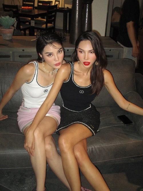 "Đó là lúc tôi không biết người kia có thực sự hiểu, tiếp thu được không. Chúng tôi đặt ra nhiều câu hỏi rằng mối quan hệ này có đi đúng hướng không. Quan trọng nhất là trong khoảnh khắc đó, chúng ta đã nhìn lại và xem xét đã giúp nhau tốt như thế nào. Đôi khi nhìn vào điểm tốt để tiếp tục chơi với nhau", Minh Triệu nói.