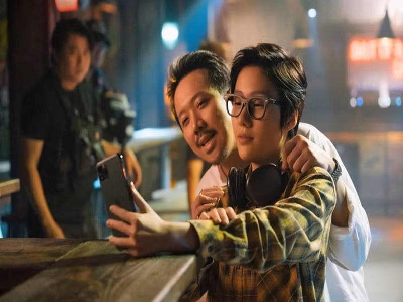 Bình Minh ăn mặc như con trai. Em gái Trấn Thành phải nịt ngực, cắt tóc trong 2 tháng để nhập vai. Ảnh: Người Đưa Tin.