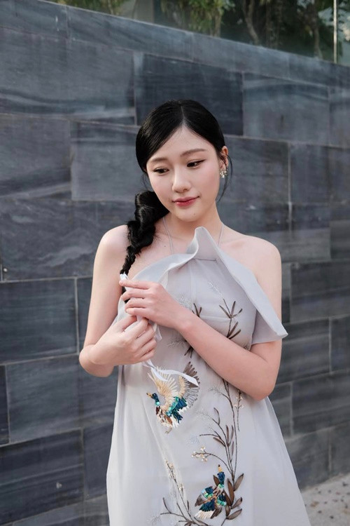 "Dù là vai phụ nhưng cần phải đáp ứng 2 tiêu chí quan trọng: kịch bản tổng thể phải có ý nghĩa và vai diễn đó không được xáo rỗng", cô trải lòng. Ảnh: FBNV.