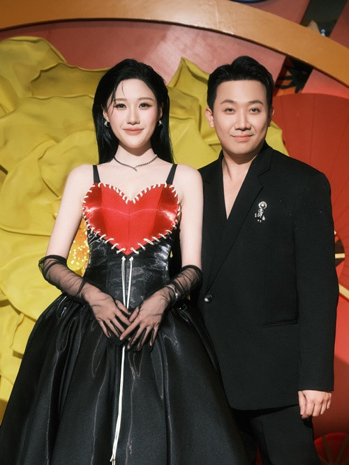 Uyển Ân không ngại quay cảnh nhạy cảm với bạn diễn nữ trong Mai. Tuy nhiên, Trấn Thành cắt bỏ những cảnh này. Ảnh: FBNV.