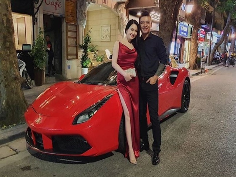 Tuấn Hưng thường xuyên sử dụng siêu xe 15 tỷ. Ảnh: Saostar.