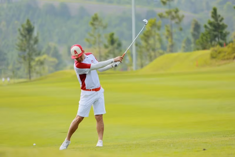 Nam ca sĩ giải trí bằng môn thể thao giới nhà giàu đam mê là đánh golf. Ngoài ra, Tuấn Hưng còn thường xuyên đi du lịch. Ảnh: FBNV.