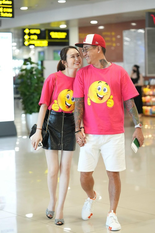 Vợ Tuấn Hưng cho biết, chồng ngang tàng, mạnh mẽ ngoài xã hội nhưng lại là người bố mẫu mực, người chồng tâm lý ở nhà. Ảnh: FBNV.