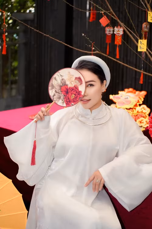 Vài năm trở lại đây, Quỳnh Thư hạn chế tham gia hoạt động showbiz để tập trung kinh doanh.