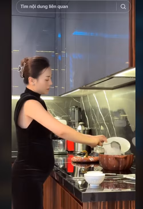 Phương Oanh có khi mất hơn 4 tiếng để làm một món ăn dành cho bản thân và Shark Bình.