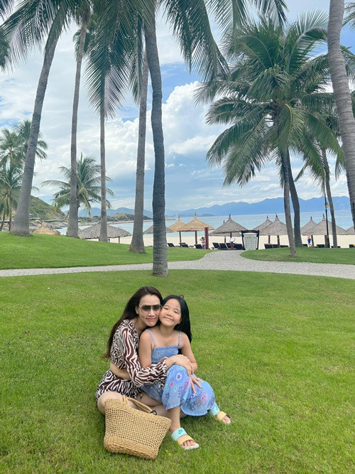 Con gái Trang Nhung sở hữu nhiều nét đẹp từ mẹ, đặc biệt là làn da trắng và đôi mắt to tròn.