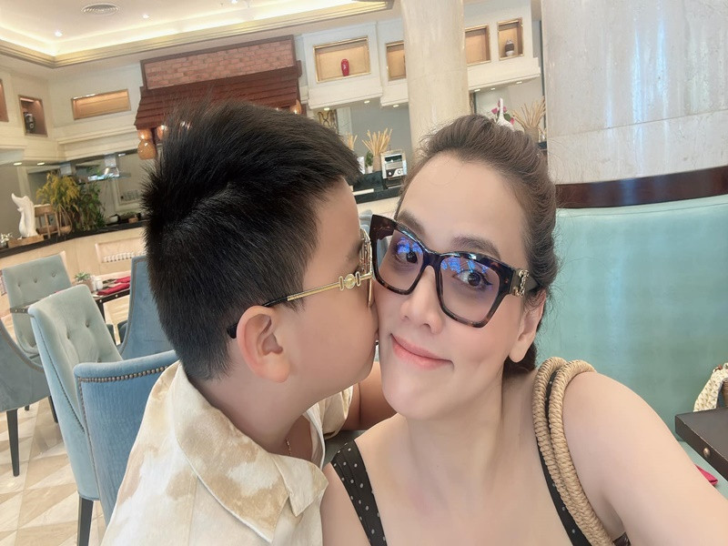 Bé Gấu - con trai của Trang Nhung kháu khỉnh và khá hiếu động.