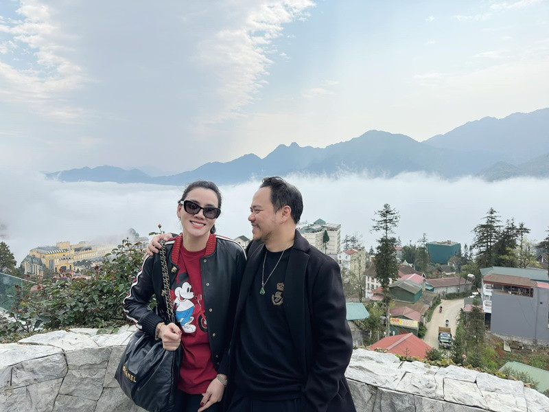 Nữ diễn viên còn chia sẻ, vợ chồng cô luôn thần tượng, nể nang nhau và luôn rèn giũa bản thân để tốt hơn, học hỏi lẫn nhau để bắt kịp nhau.