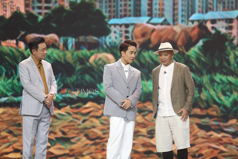 Nam Tào do Đỗ Duy Nam (giữa) thể hiện, xuống hạ giới cùng Ngọc Hoàng. Ảnh: VTV.