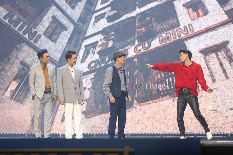 Trong Táo quân 2024, Quốc Khánh là gương mặt cũ hiếm hoi tham gia. Các nghệ sĩ như Vân Dung, Xuân Bắc, Quang Thắng, Tự Long, Chí Trung vắng mặt. Ảnh: VTV.