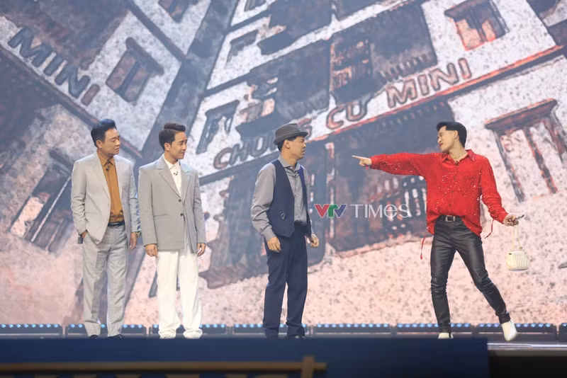 Trong Táo quân 2024, Quốc Khánh là gương mặt cũ hiếm hoi tham gia. Các nghệ sĩ như Vân Dung, Xuân Bắc, Quang Thắng, Tự Long, Chí Trung vắng mặt. Ảnh: VTV.