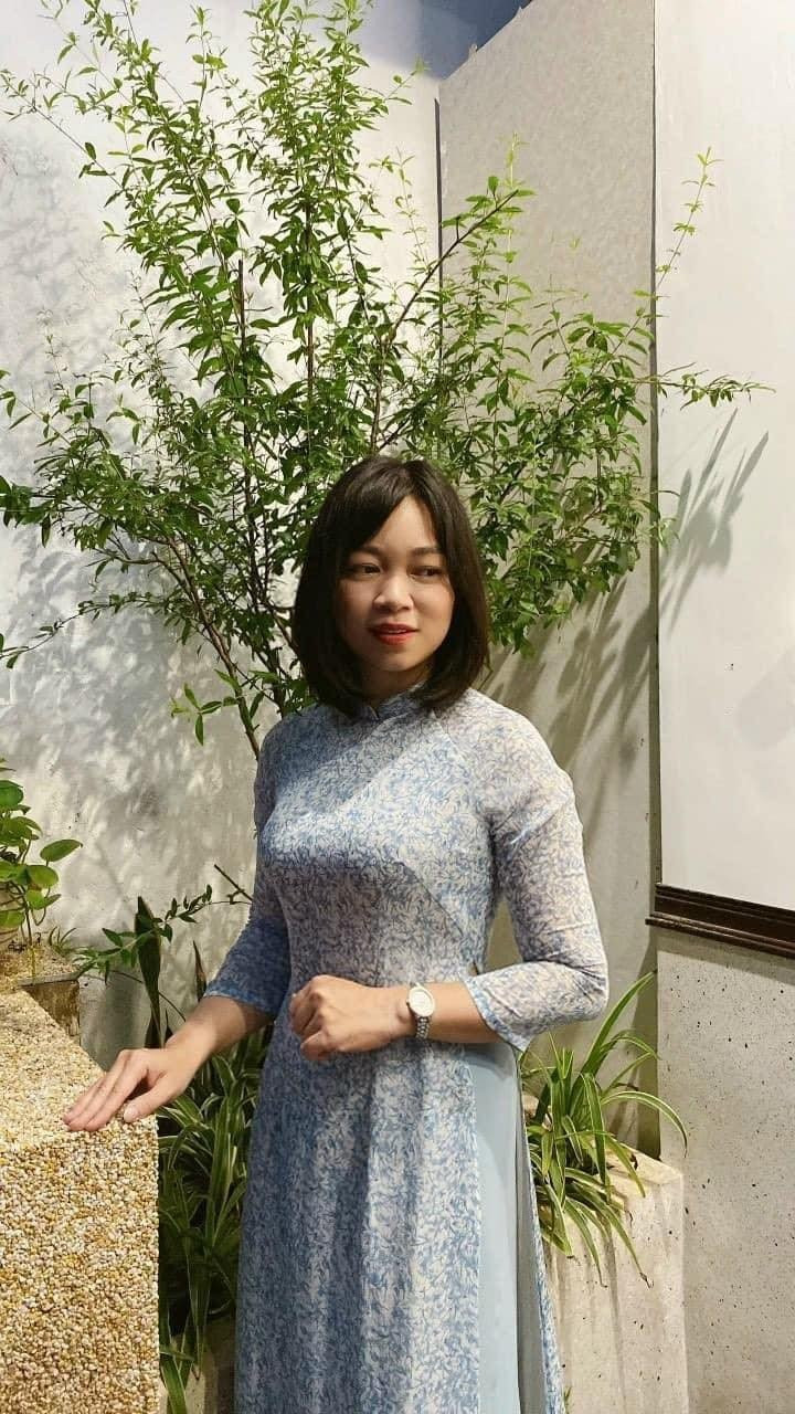 Diện áo dài dịu dàng. (Ảnh: Nhật Hà)