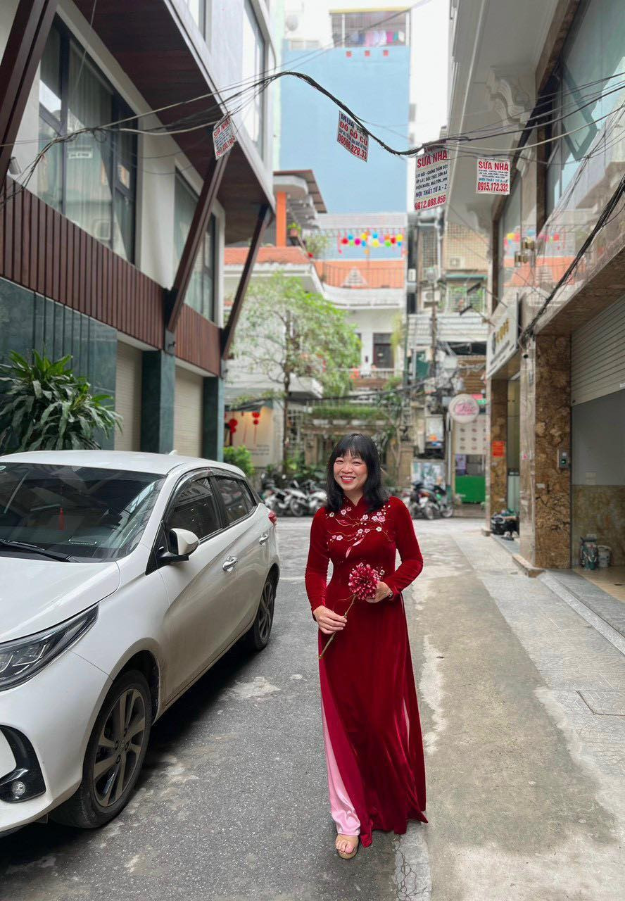 Cô gái này cũng không thể "kém chị kém em". (Ảnh: Nhật Hà)