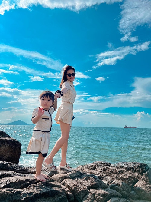 "Rất nhiều người gặp Trung ngoài đời đều bảo anh ấy đẹp trai hơn trên phim", Ngọc Hà cho hay.