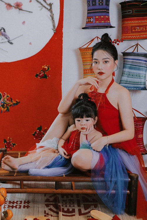 Ngọc Hà được nhiều người biết đến với danh xưng là vợ Trung Ruồi. Nữ diễn viên múa khẳng định cô không chạnh lòng về điều đó.